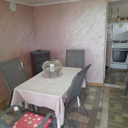 Fruska Gora, Kuca Ruza Vetrova * Krusedol